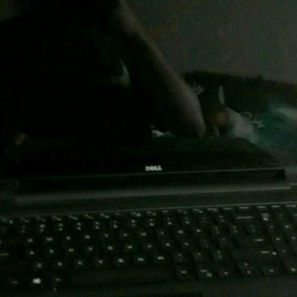 Touch screen laptop - Picture 1 of 1